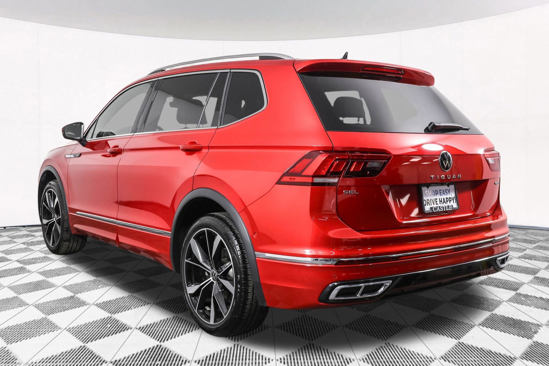 Used 2024 Volkswagen Tiguan SEL R-Line image 17