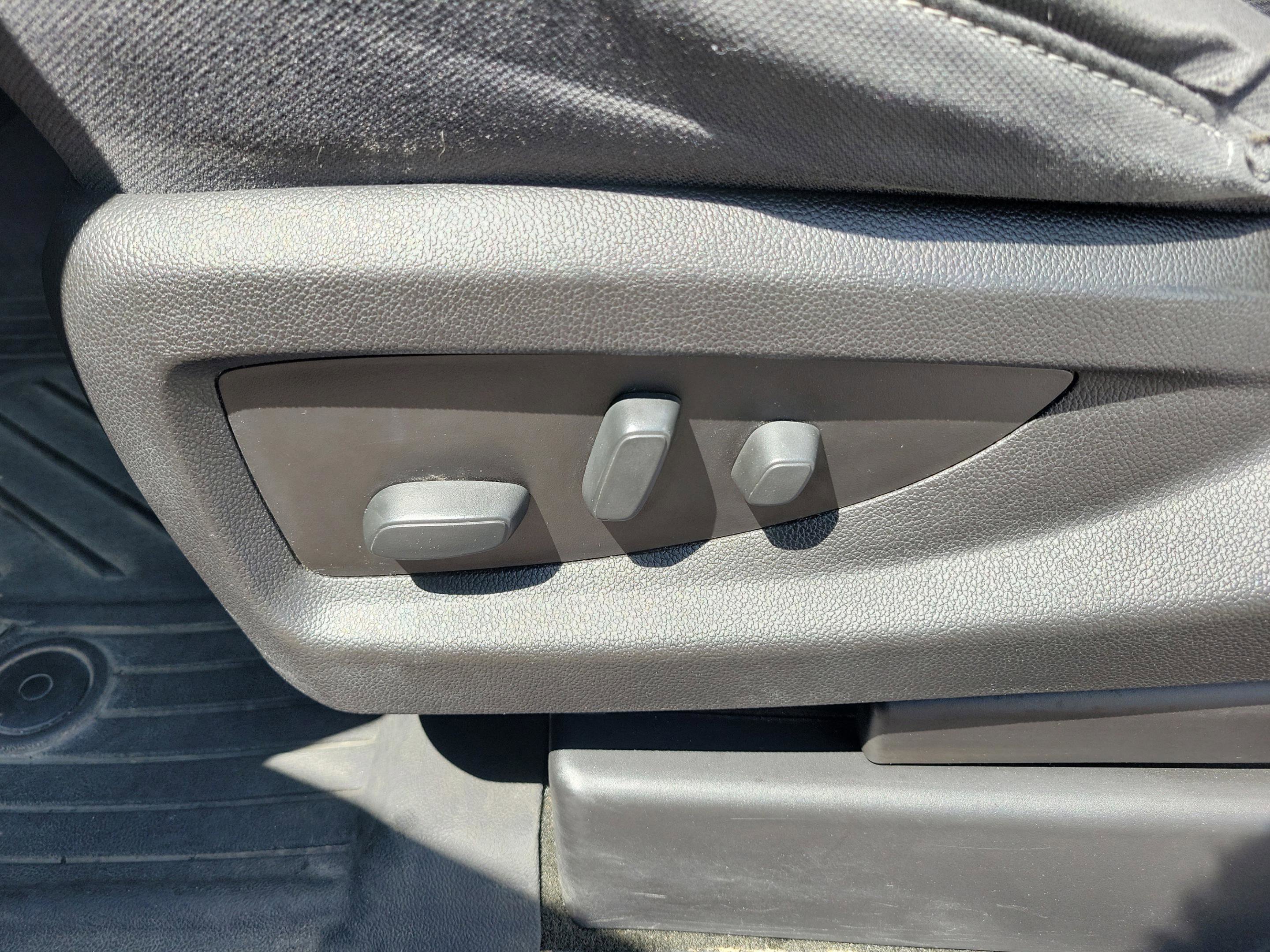 Used 2018 Chevrolet Silverado 1500 LT w/ All Star Edition image 27