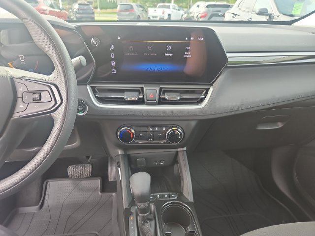 Used 2025 Chevrolet TrailBlazer LS FWD image 18