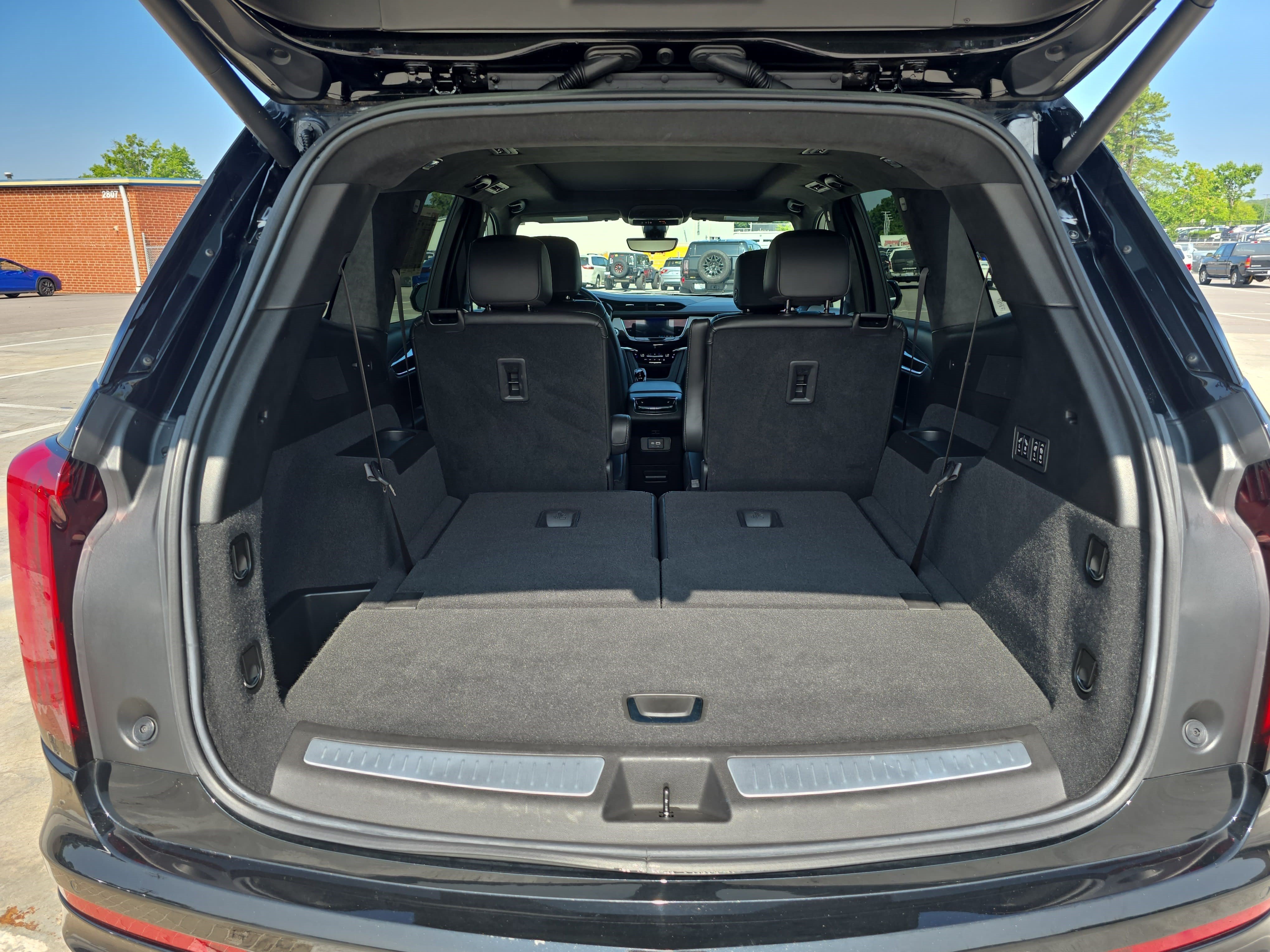 Used 2024 Cadillac XT6 Premium Luxury w/ Platinum Package FWD image 14