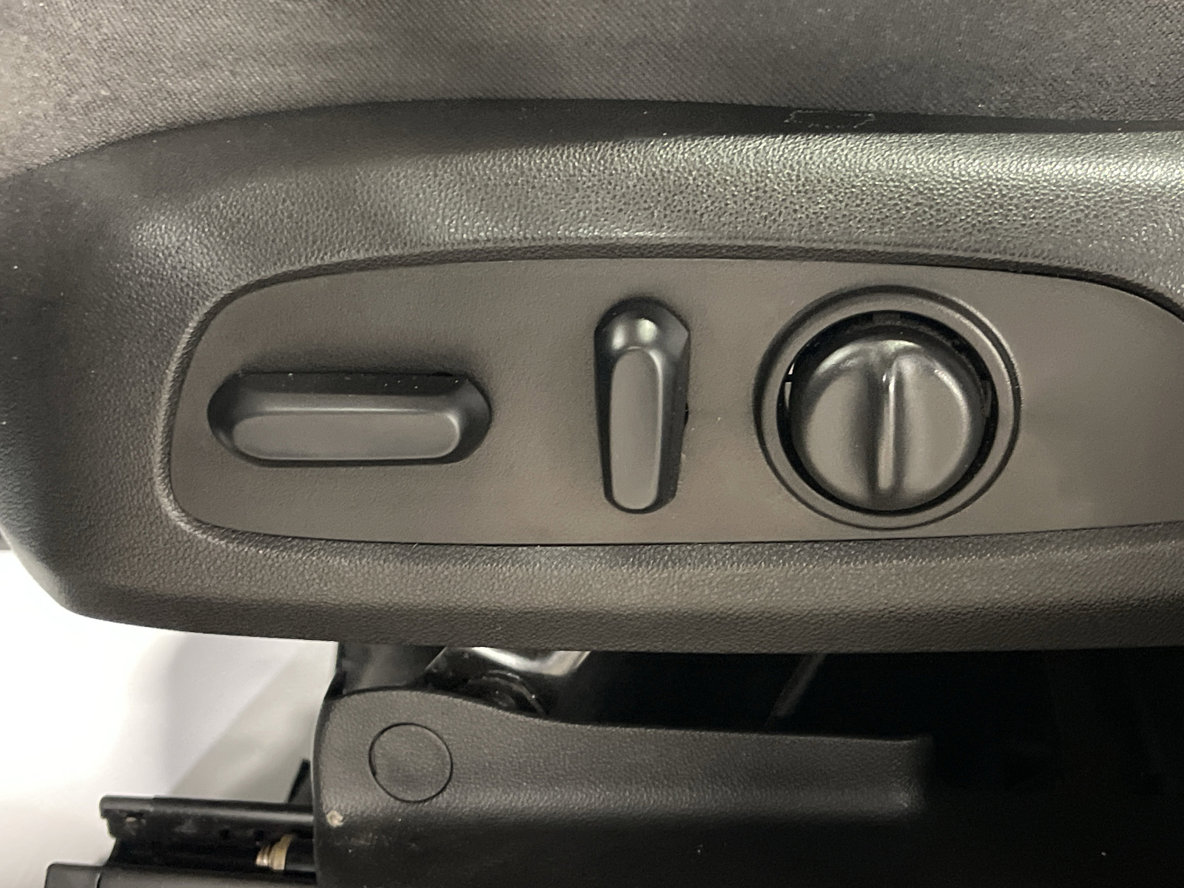 Used 2018 Chevrolet Equinox LT w/ Sun & Infotainment Package image 11