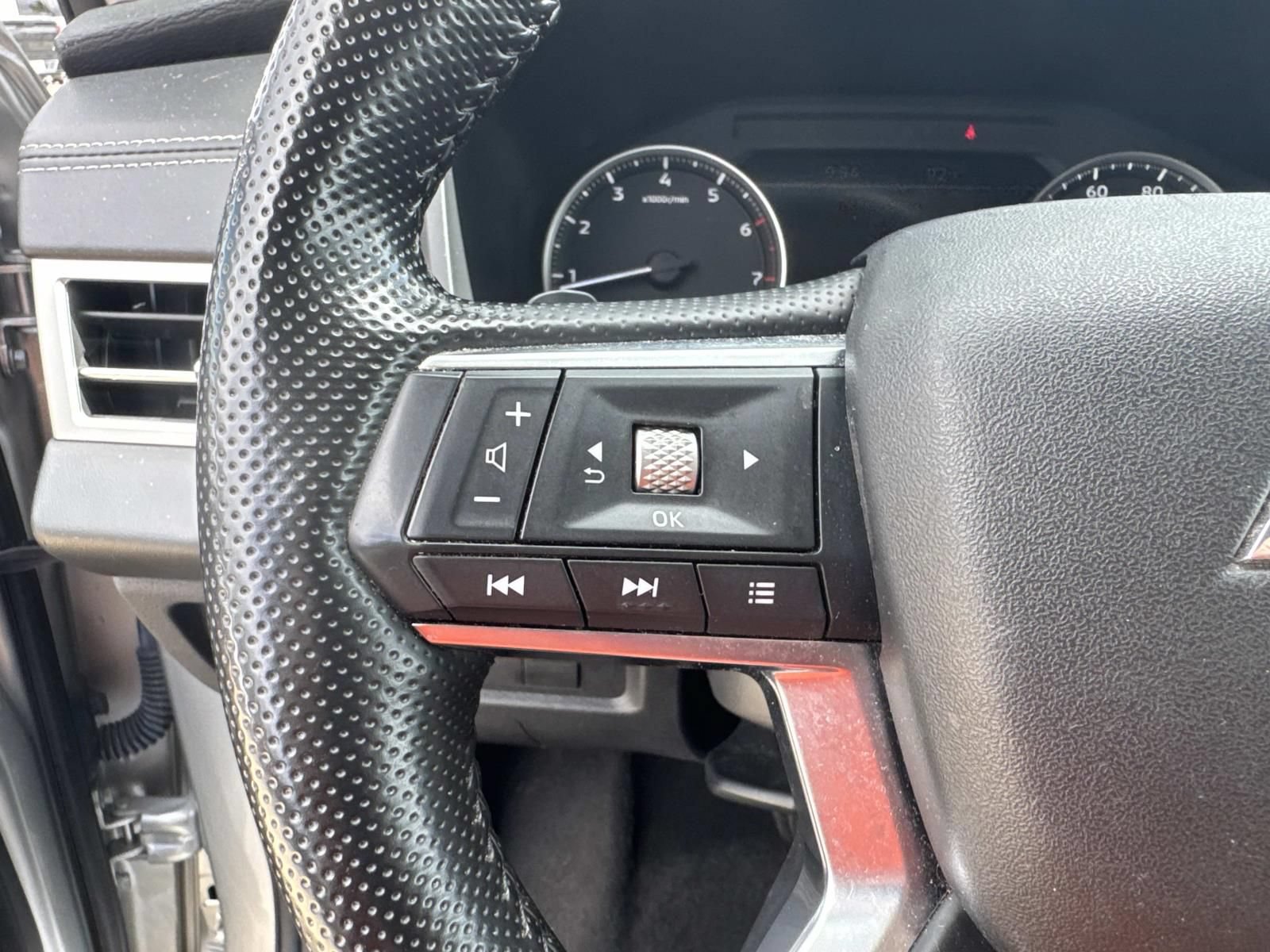 Used 2024 Mitsubishi Outlander SE AWD/4WD image 23