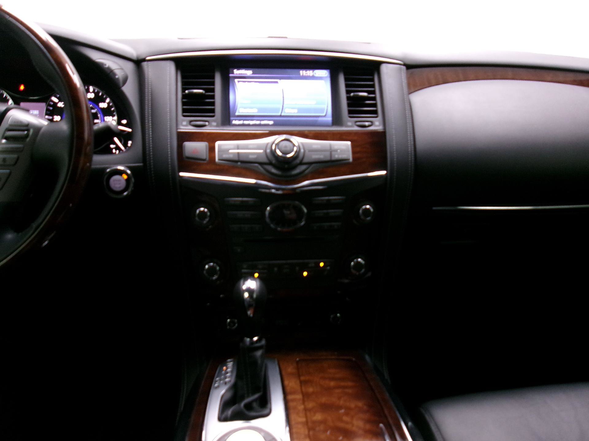 Used 2016 INFINITI QX80 4WD w/ Deluxe Technology Package image 14