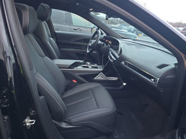 Used 2024 Cadillac Lyriq Luxury AWD/4WD image 18