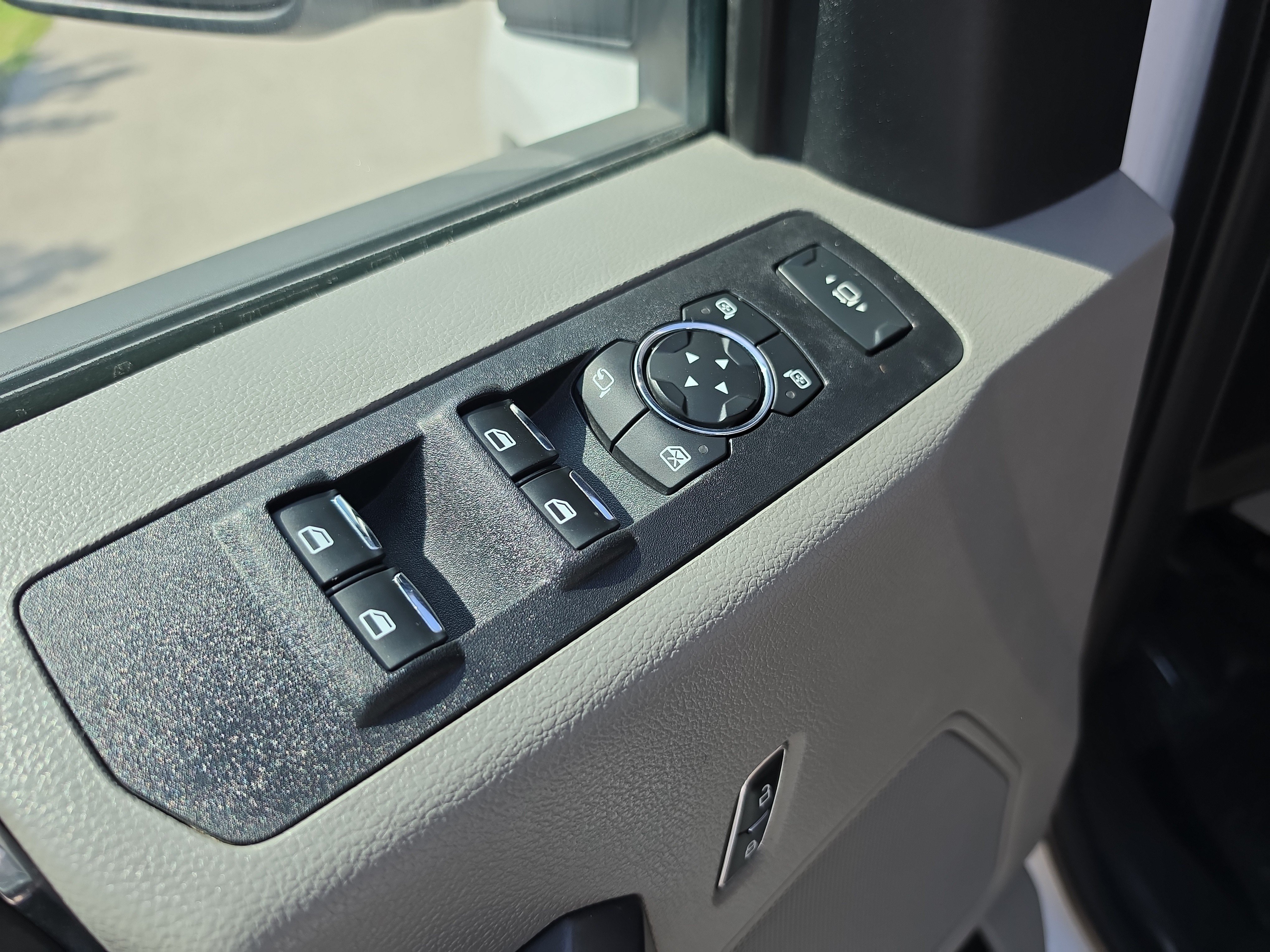 Used 2021 Ford F350 XLT w/ XLT Premium Package AWD/4WD image 19