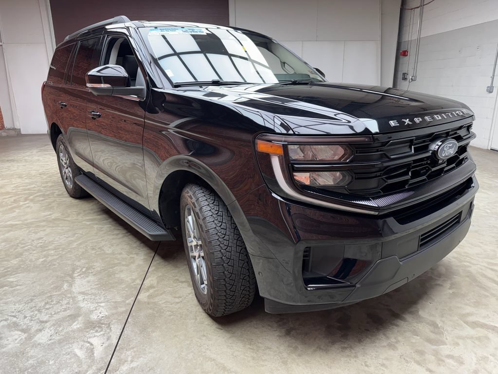 Certified 2025 Ford Expedition Active AWD/4WD image 8