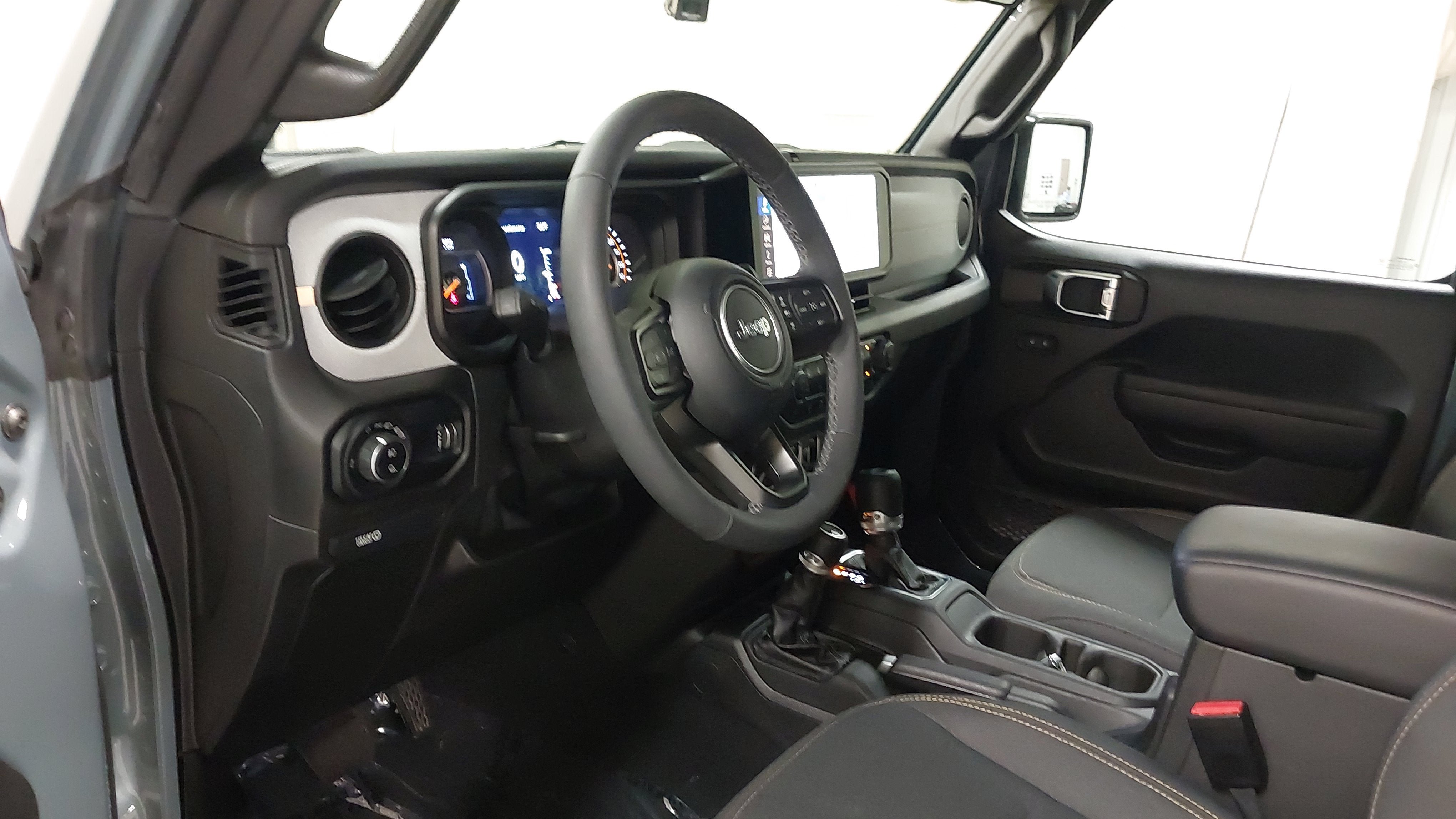 Used 2025 Jeep Gladiator Sport AWD/4WD image 18