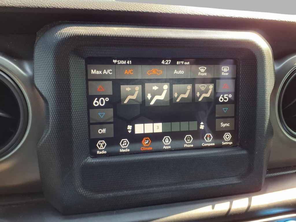 Used 2022 Jeep Gladiator Willys AWD/4WD image 7