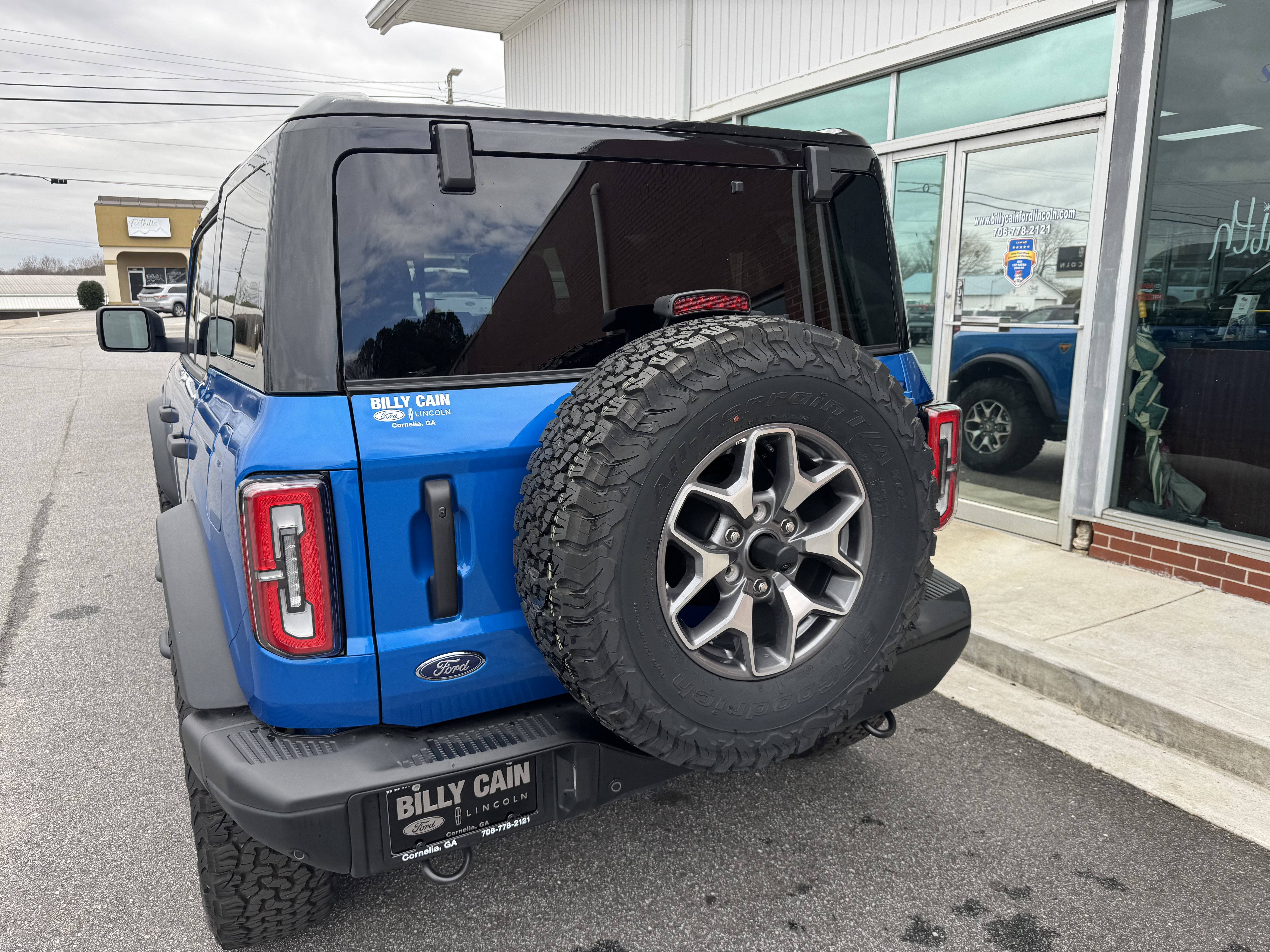 Used 2025 Ford Bronco Badlands image 3