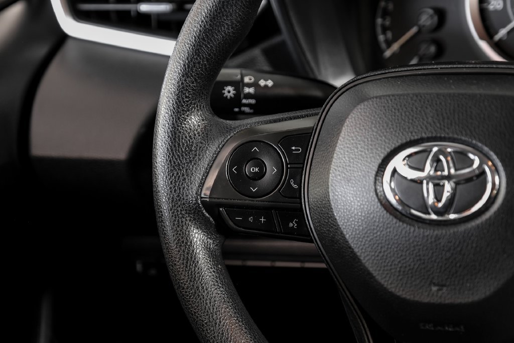 Used 2020 Toyota Corolla LE FWD image 15