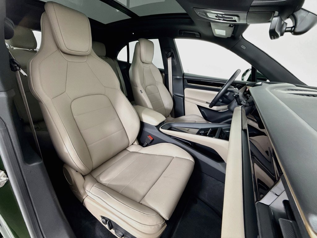 Certified 2025 Porsche Macan Electric RWD image 29