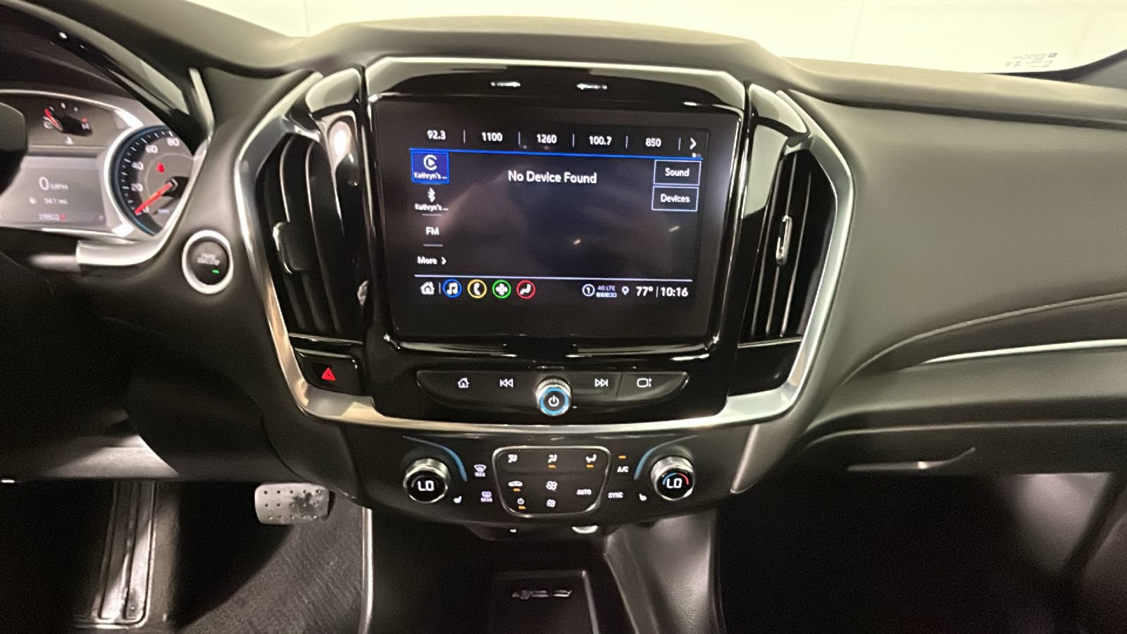 Used 2023 Chevrolet Traverse LT FWD image 26