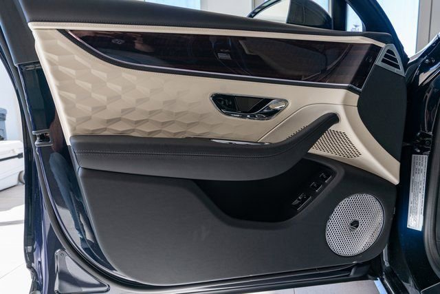 New 2025 Bentley Flying Spur Plug-In Hybrid image 21