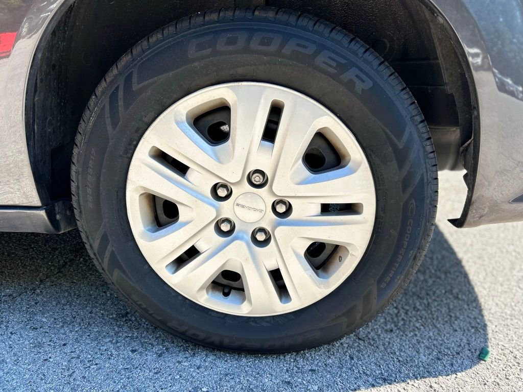 Used 2019 Dodge Grand Caravan SE image 17