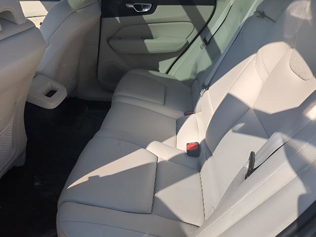 Used 2023 Volvo XC60 B5 Plus image 20