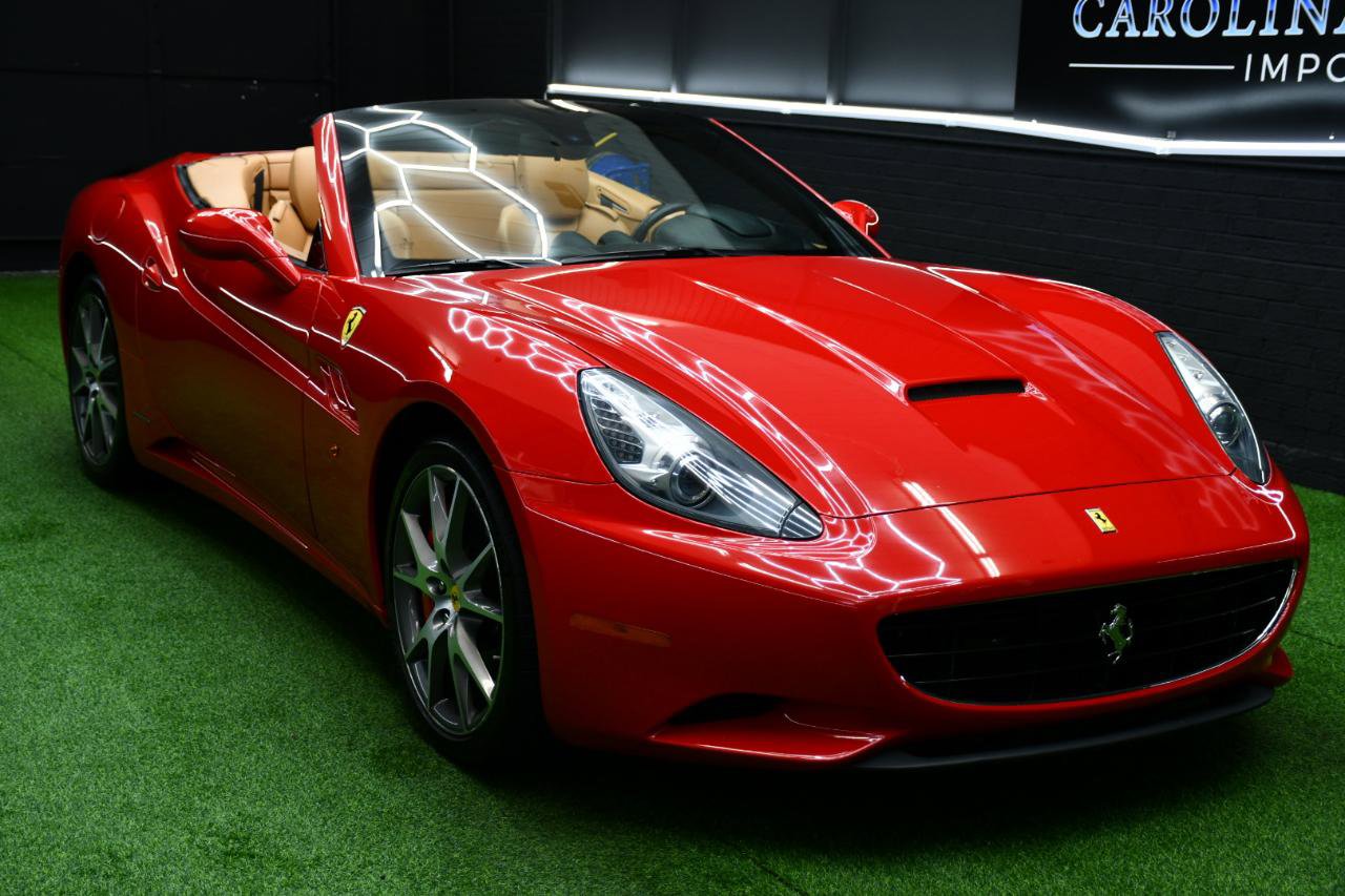 Used 2014 Ferrari California RWD image 16