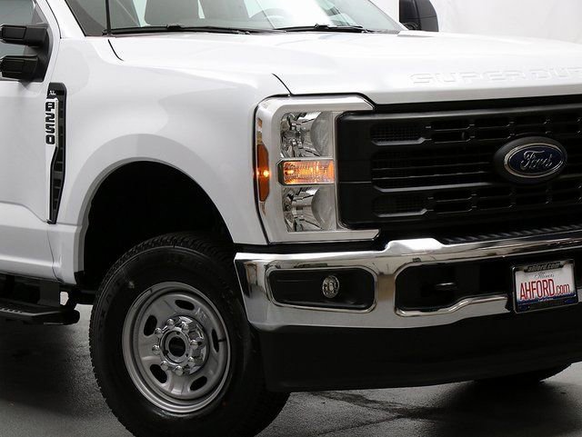New 2026 Ford F250 XL w/ XL Chrome Package image 3