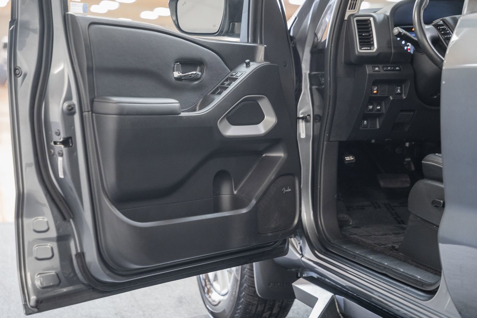 Used 2023 Nissan Frontier SV w/ SV Premium Package image 45