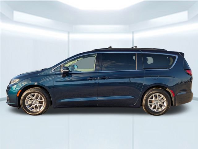 Used 2022 Chrysler Pacifica Touring-L image 2