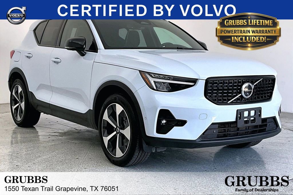 Certified 2025 Volvo XC40 B5 Plus AWD/4WD image 1