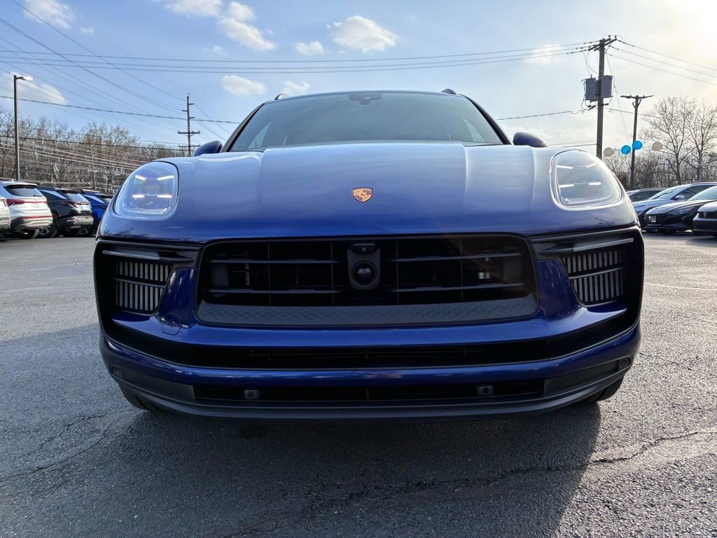 Used 2023 Porsche Macan S AWD/4WD image 2