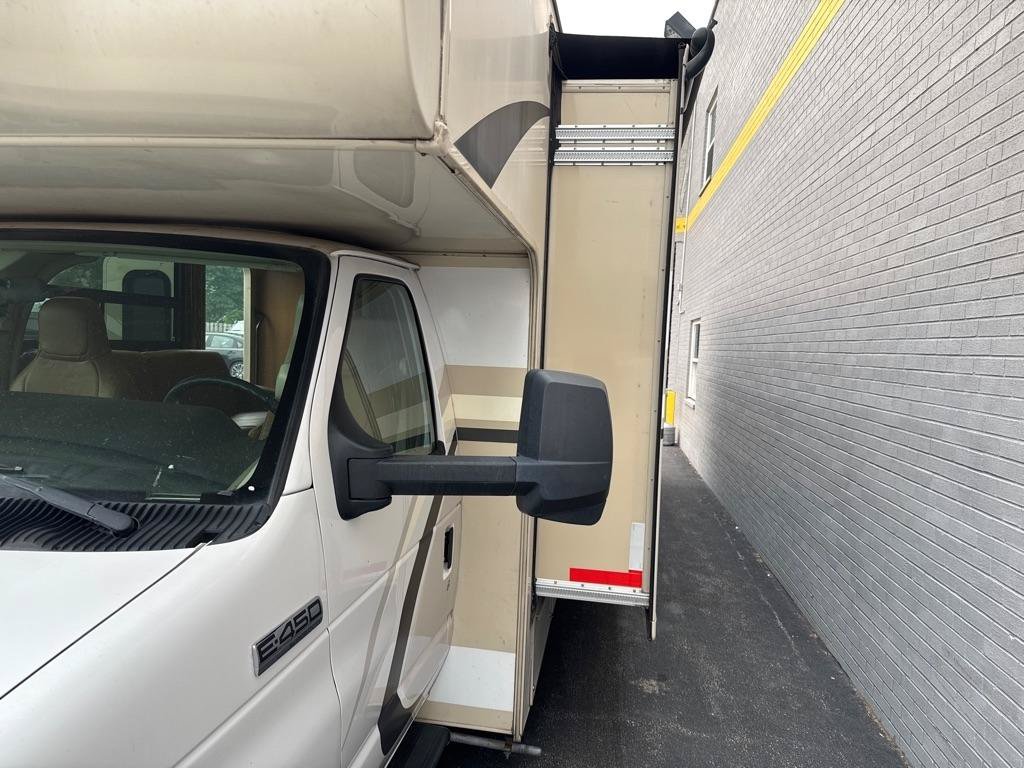 Used 2016 Ford E-450 and Econoline 450 Super Duty w/ Motorhome Prep Package RWD image 4
