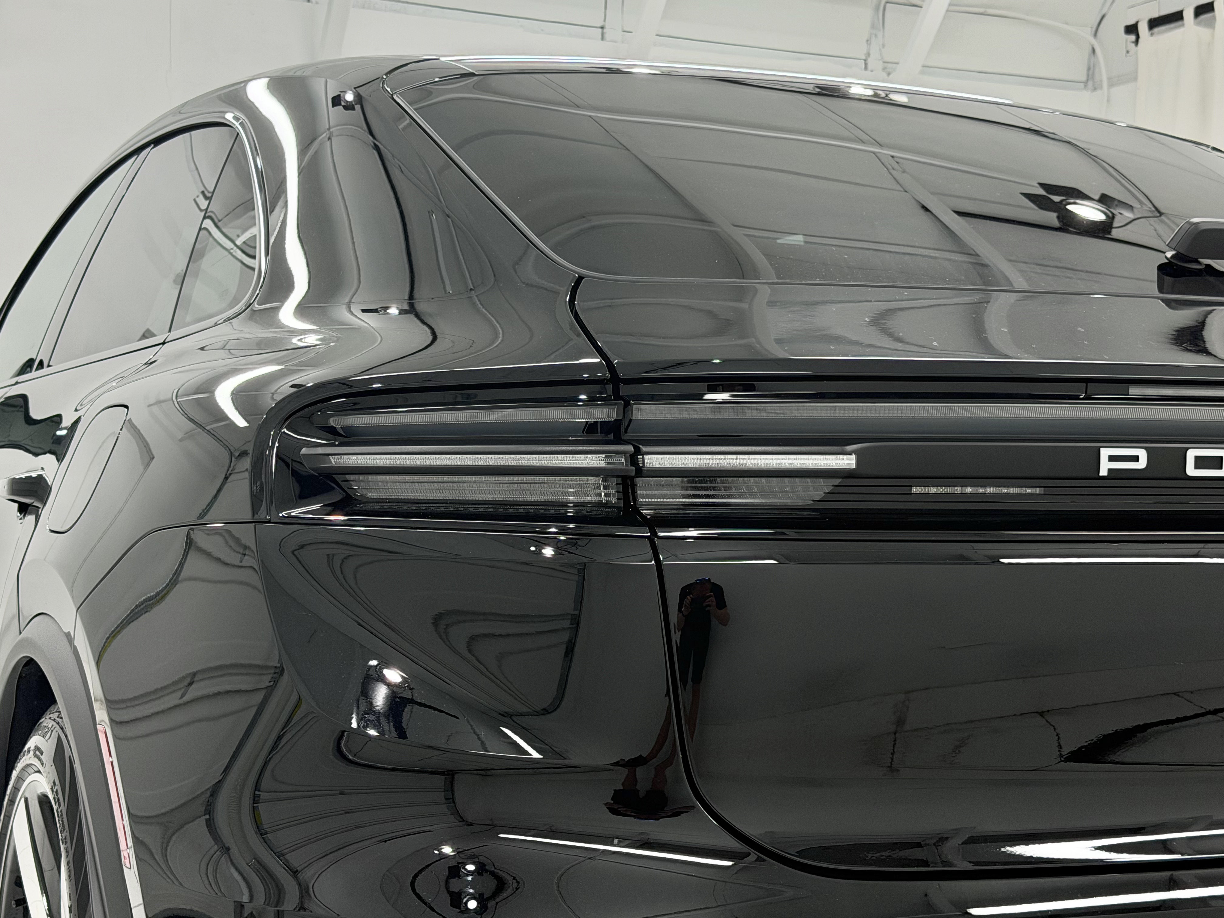 Certified 2025 Porsche Macan Electric RWD image 18