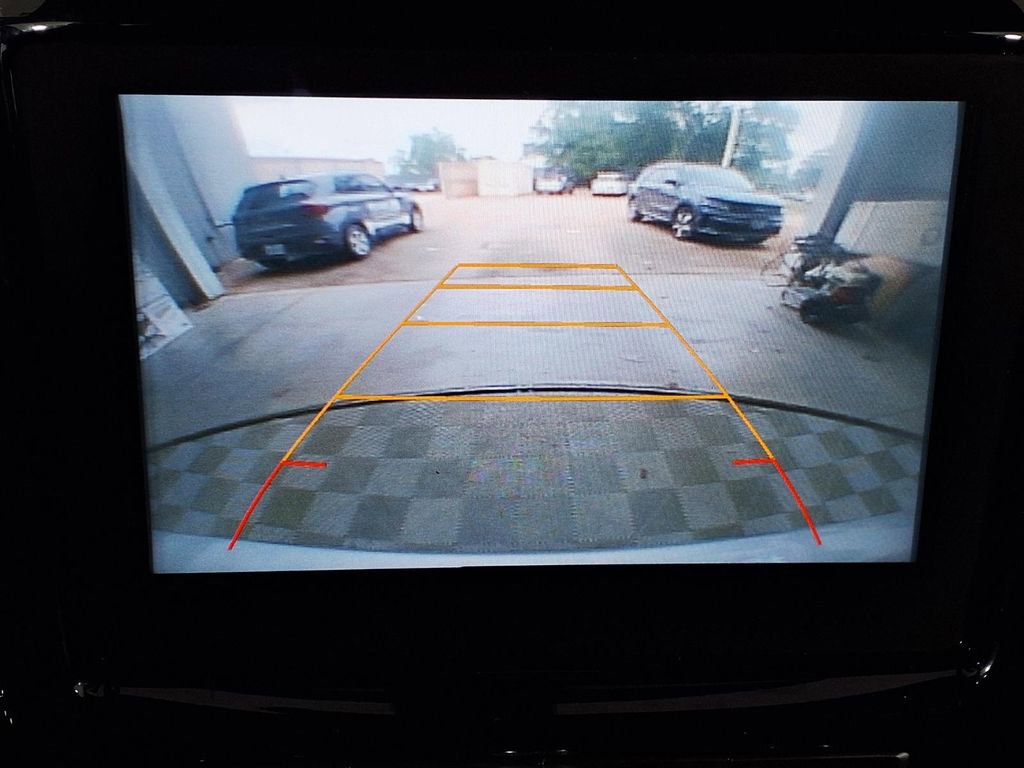 Used 2018 Chevrolet Traverse LT FWD image 15