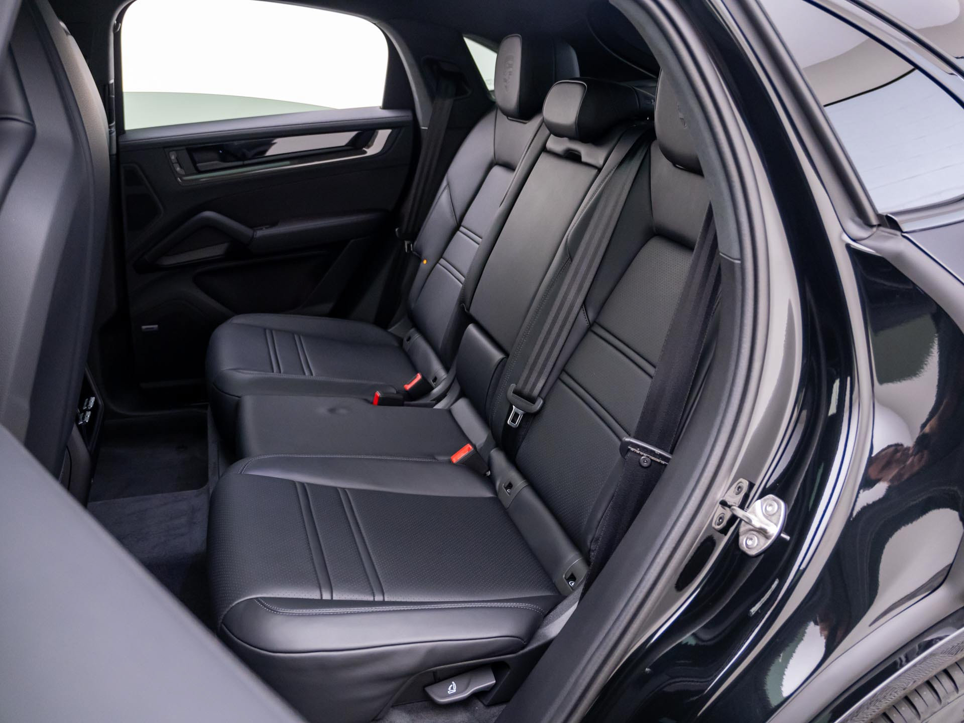 New 2027 Porsche Cayenne GTS AWD/4WD image 17