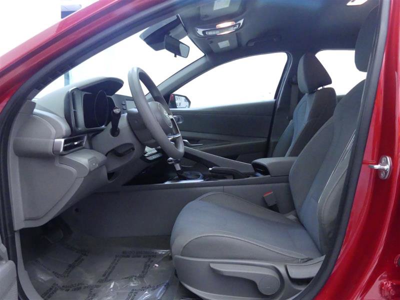 Used 2023 Hyundai Elantra SEL image 18