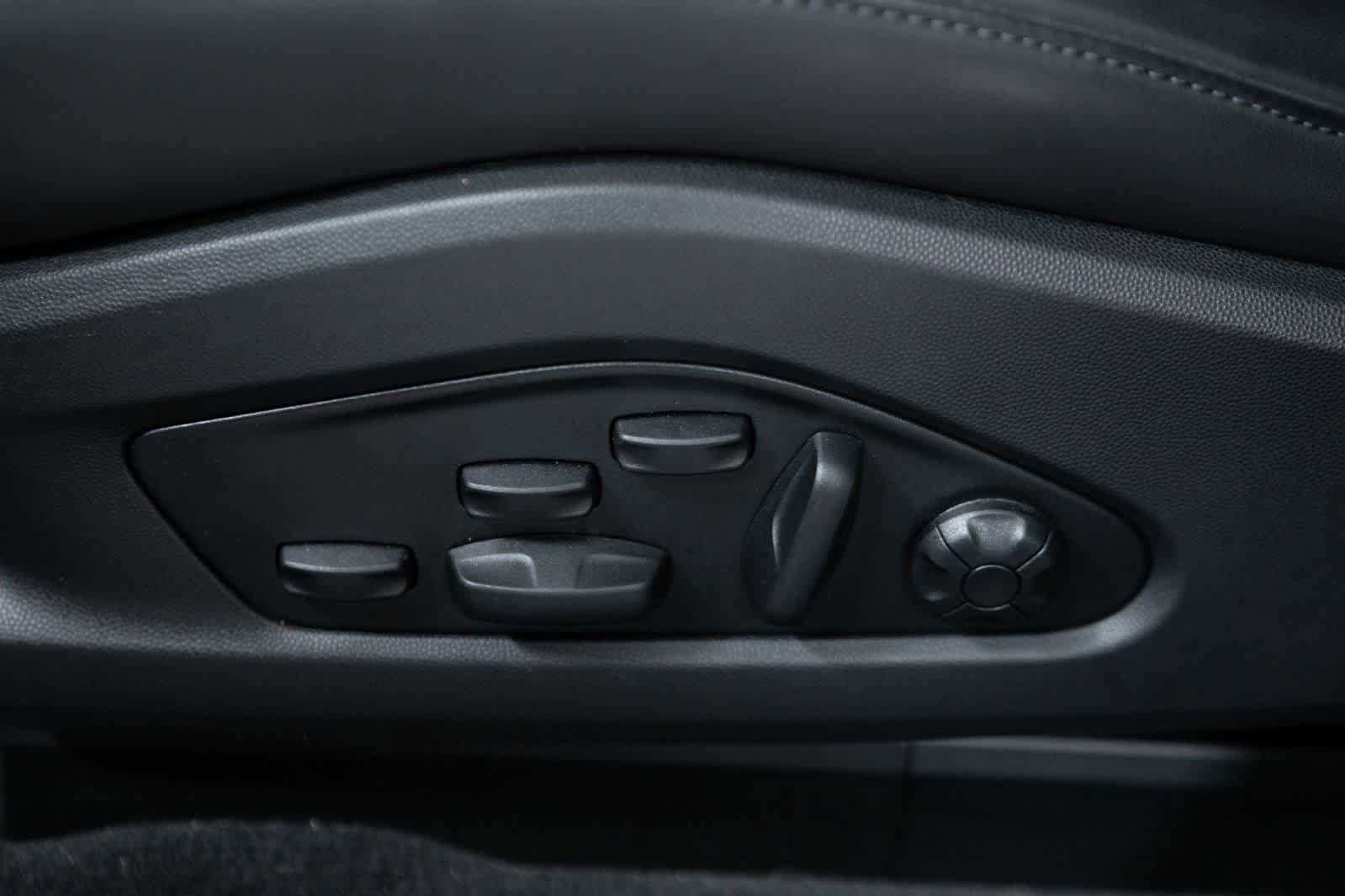 Certified 2025 Porsche Macan 4S Electric AWD/4WD image 17