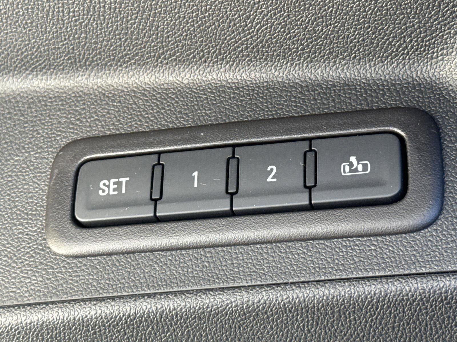 Used 2020 Chevrolet Equinox Premier image 17