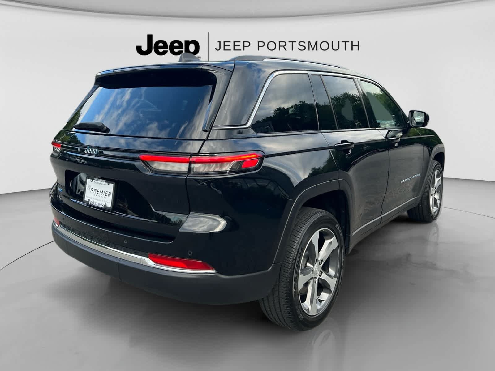 Used 2023 Jeep Grand Cherokee 4WD 4xe image 6