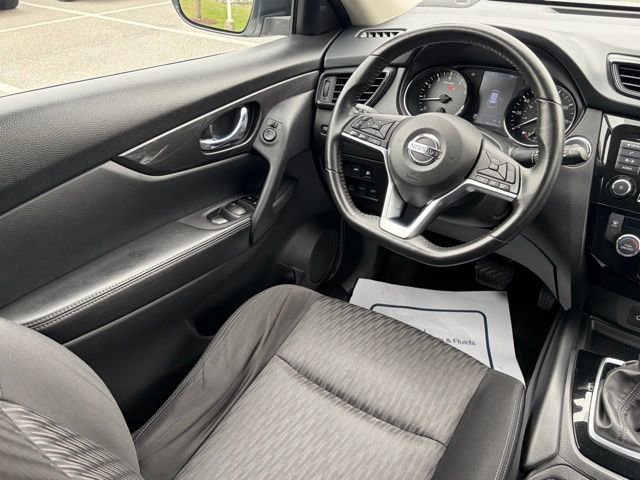 Used 2018 Nissan Rogue SV image 32