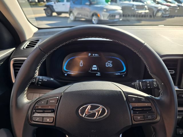 Used 2025 Hyundai Venue SEL FWD image 11