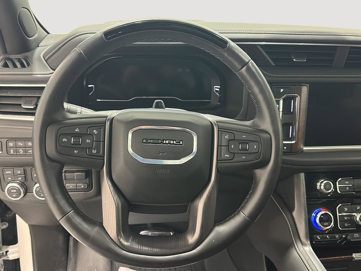 Used 2024 GMC Yukon Denali Ultimate AWD/4WD image 9