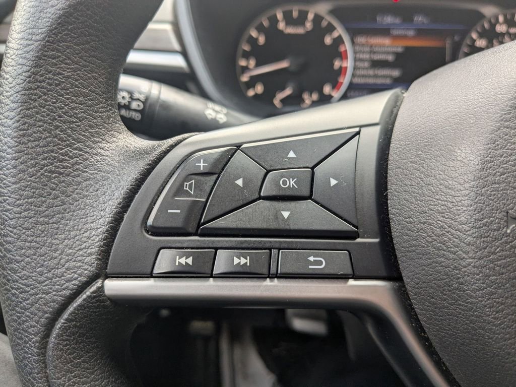 Used 2024 Nissan Altima 2.5 SV image 14