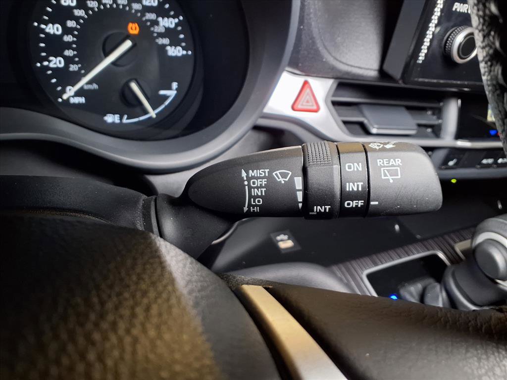 Used 2025 Toyota Sienna XLE image 9