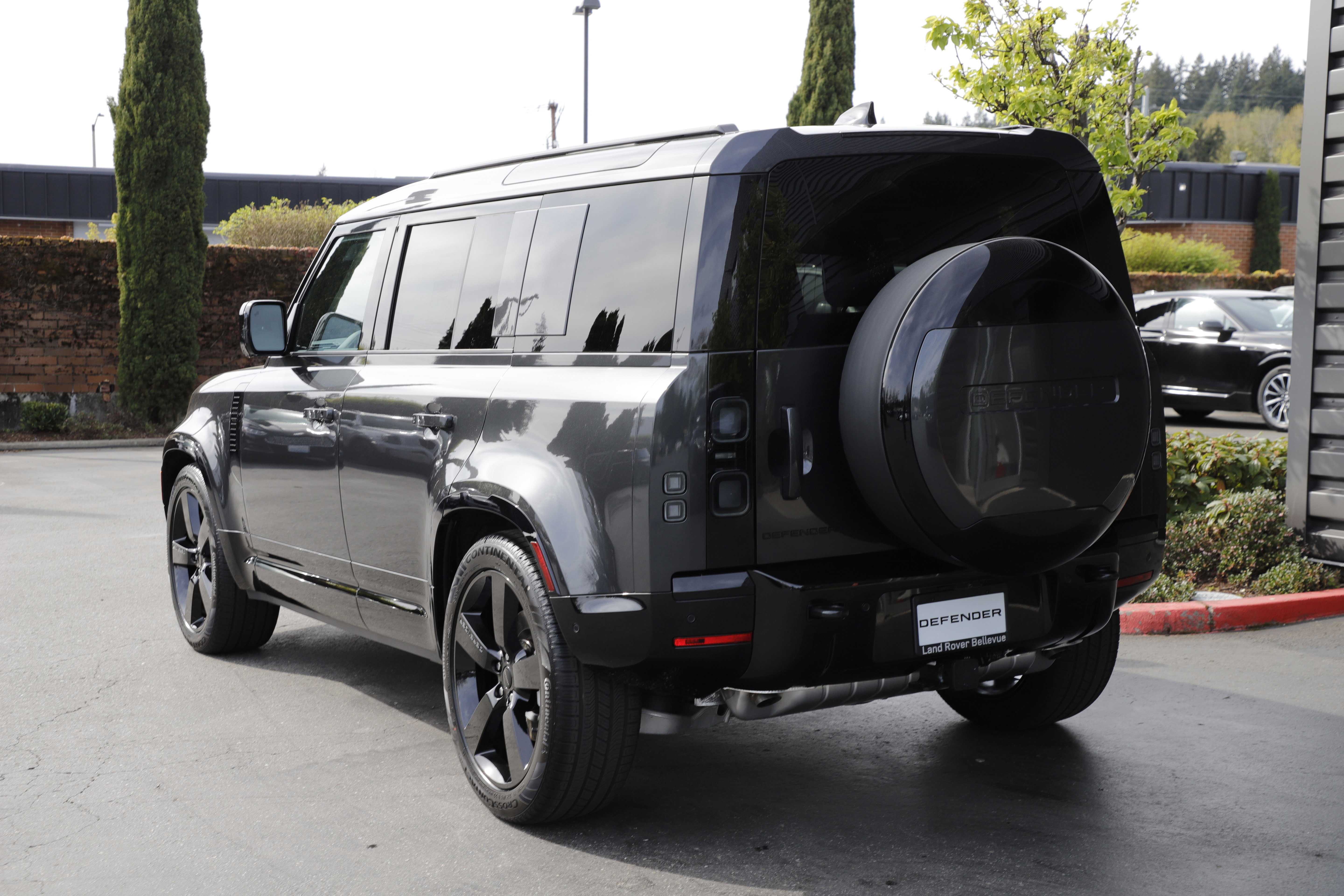 New 2026 Land Rover Defender 110 X-Dynamic SE image 4