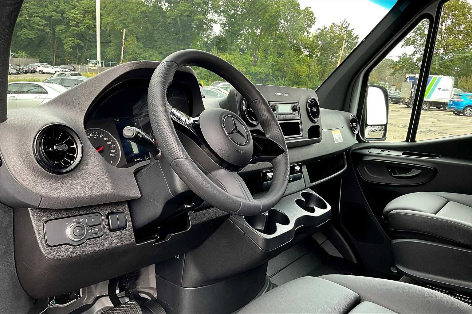 New 2025 Mercedes-Benz Sprinter 2500 image 9