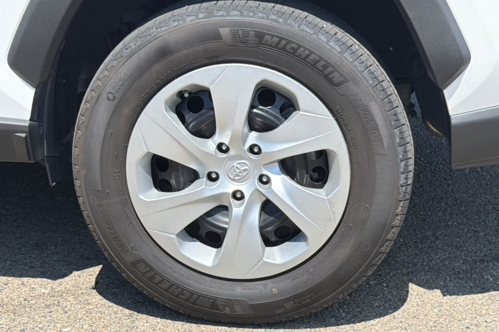 Certified 2022 Toyota RAV4 LE FWD image 25
