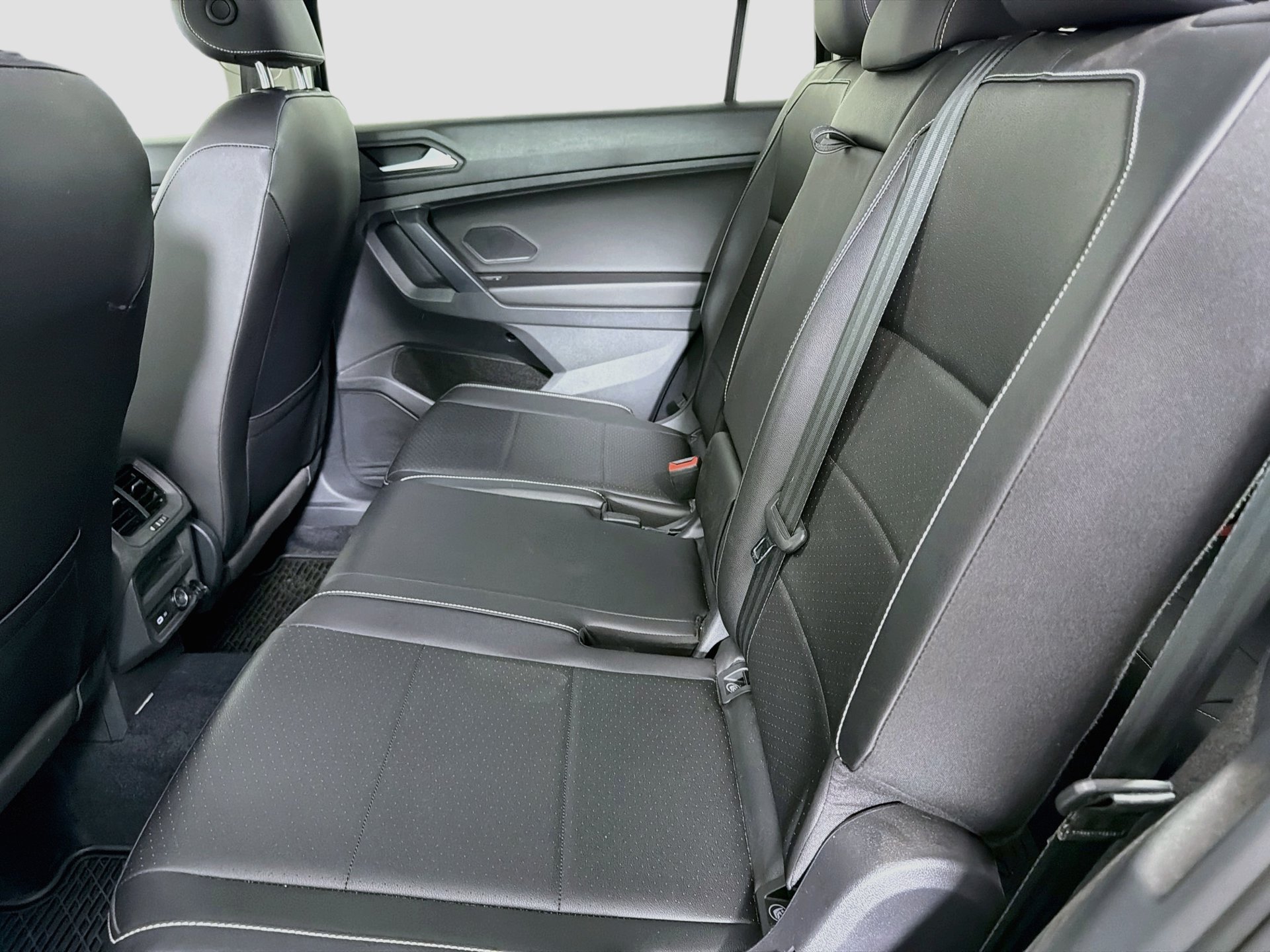 Certified 2021 Volkswagen Tiguan SE FWD image 24