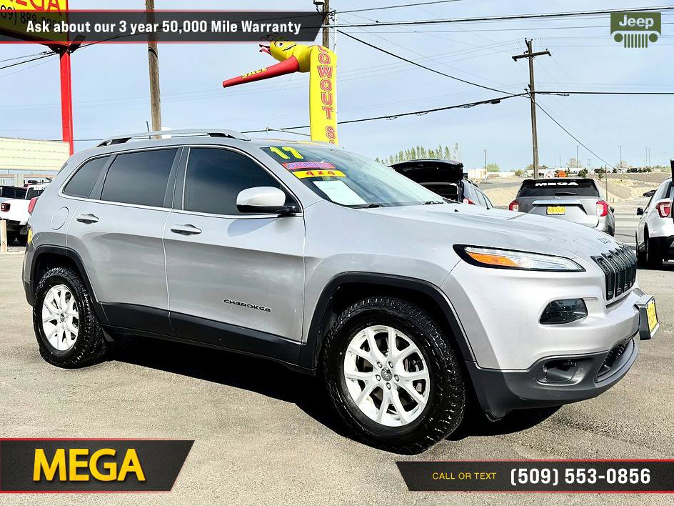 Used 2017 Jeep Cherokee Latitude AWD/4WD image 6