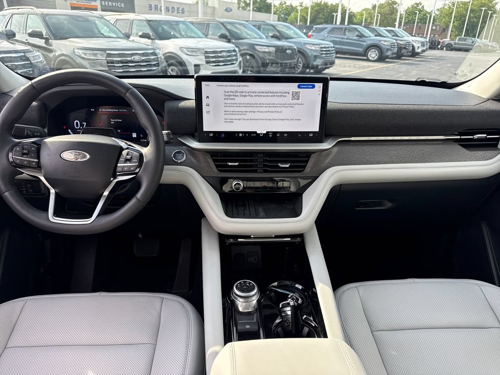Used 2025 Ford Explorer Platinum w/ LUX Leather Package AWD/4WD image 24