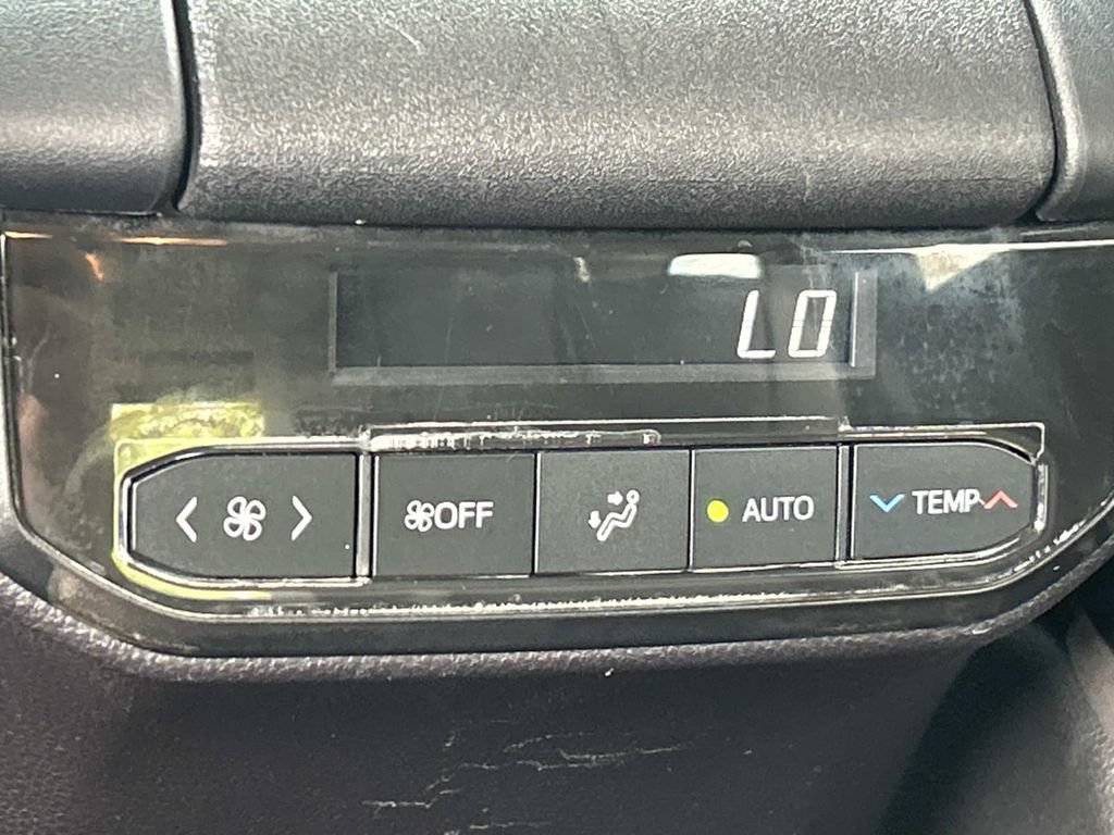 Used 2021 Toyota Highlander XLE FWD image 24
