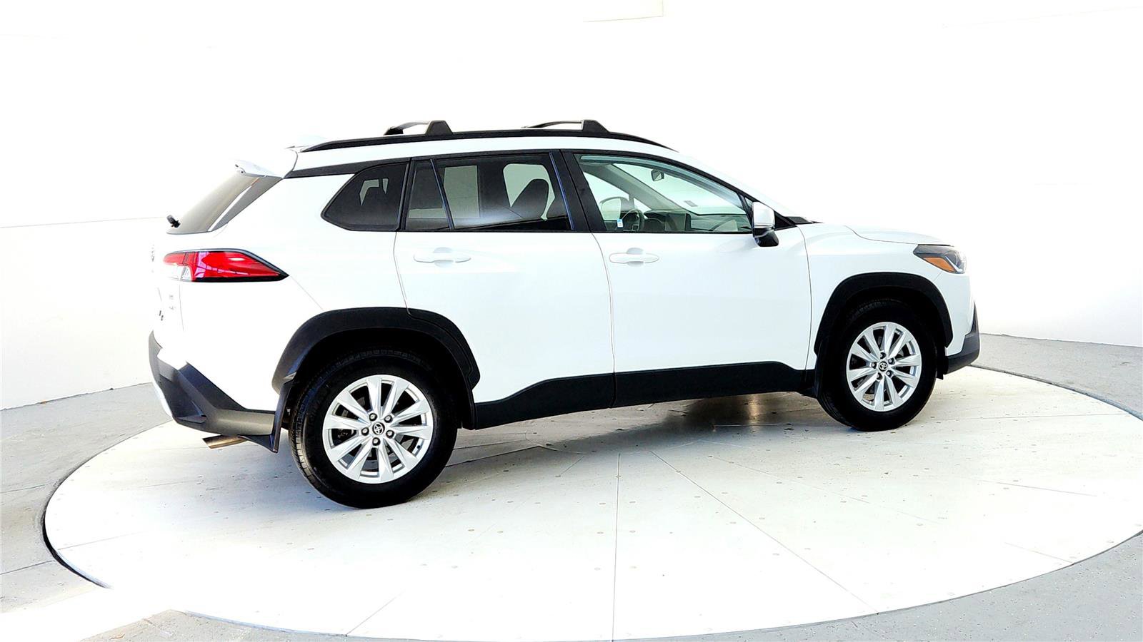 Certified 2023 Toyota Corolla Cross LE w/ Moonroof Package image 6