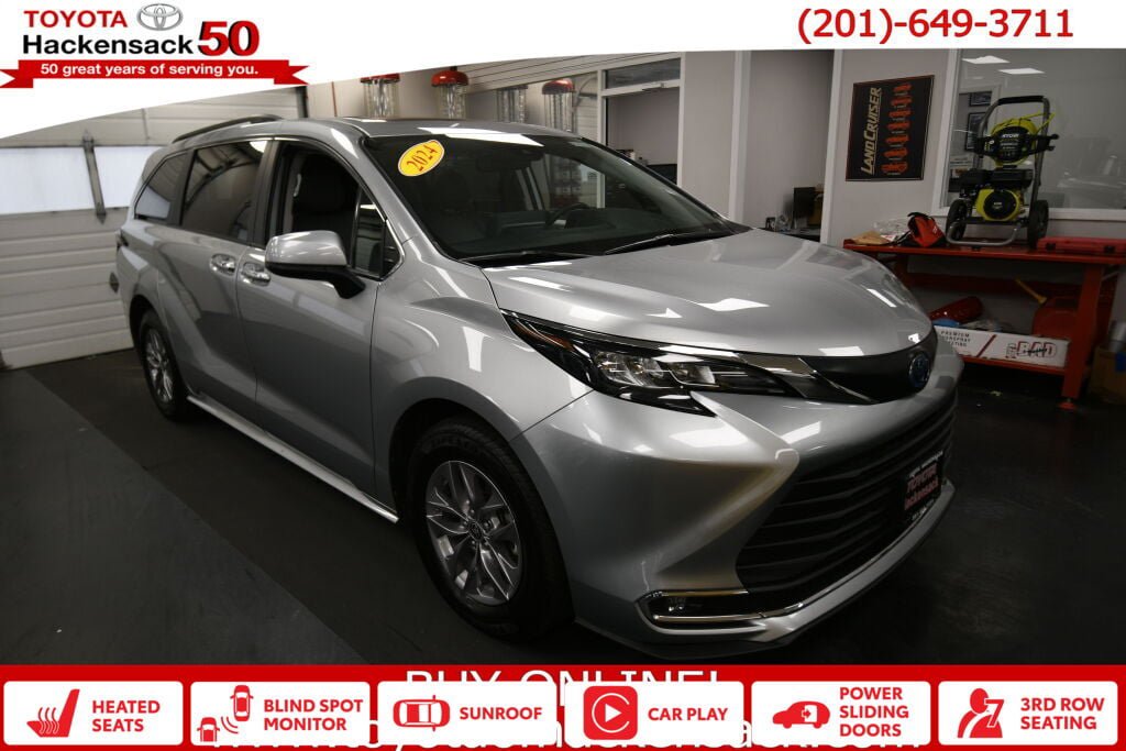 Certified 2024 Toyota Sienna XLE FWD image 1