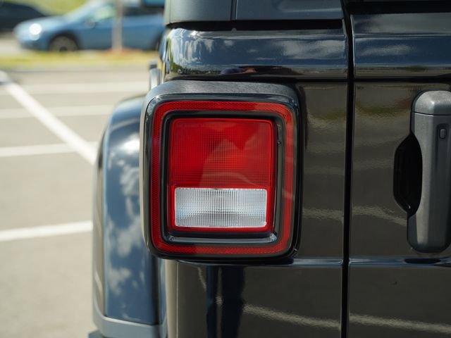 Used 2022 Jeep Wrangler Unlimited Sahara w/ Dual Top Group image 41