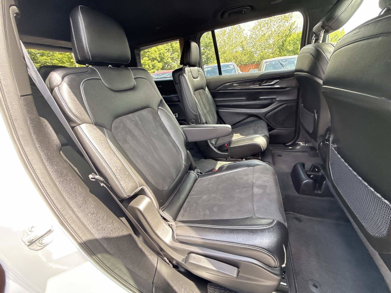 Used 2023 Jeep Grand Cherokee L Laredo AWD/4WD image 16