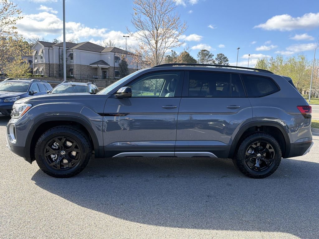 New 2026 Volkswagen Atlas Peak Edition image 2